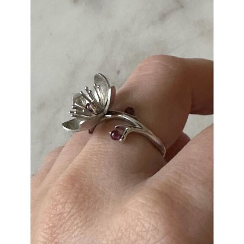 Silver flower 3D with semi precious stones size 7